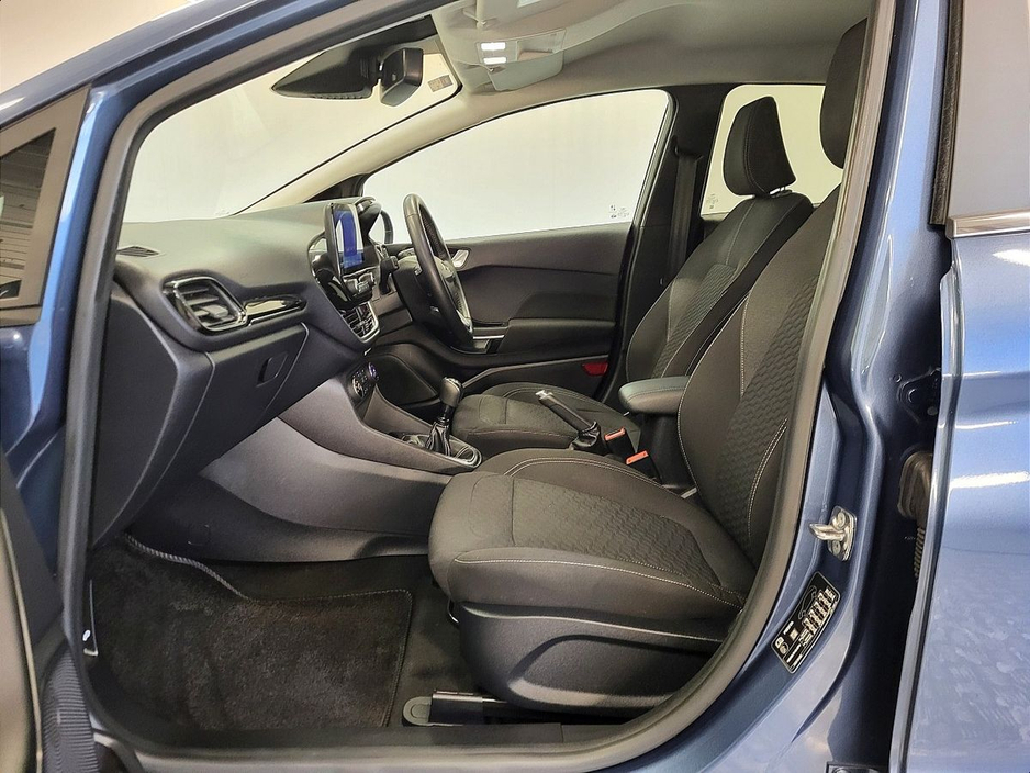 2022 Ford Fiesta - image 7