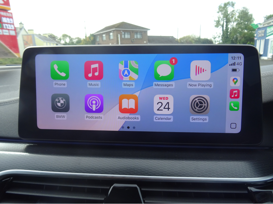 2021 BMW 5 Series - image 13