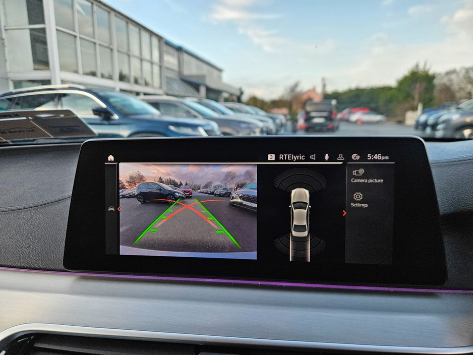 2020 BMW 5 Series - image 9