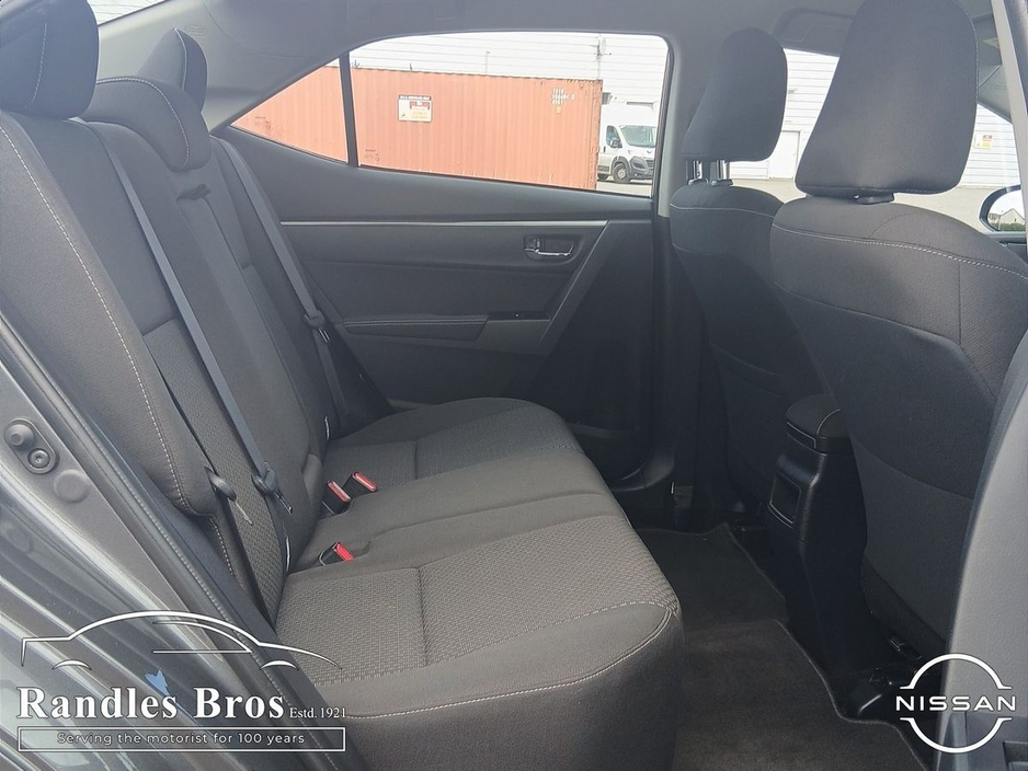 2016 Toyota Corolla - image 13