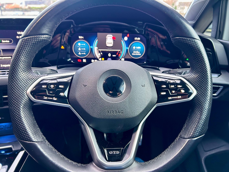 2021 Volkswagen Golf - image 14