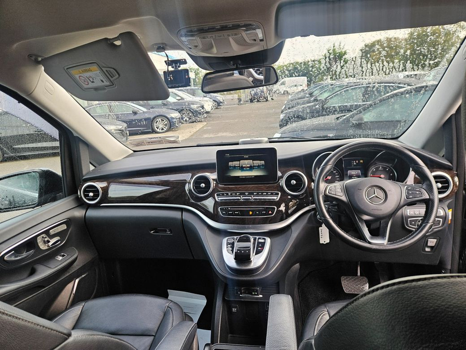 2017 Mercedes-Benz V Class - image 27