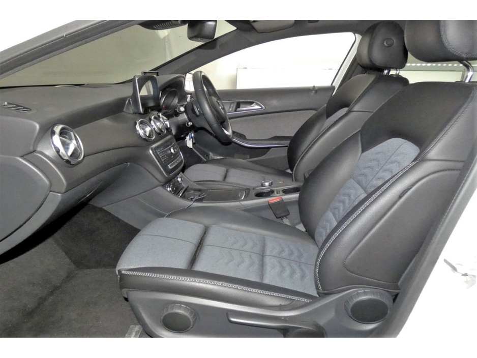 2019 Mercedes-Benz GLA Class GLA 180 *HALF LEATHER*REVERSE CAM*PARK SENSORS* €25,890