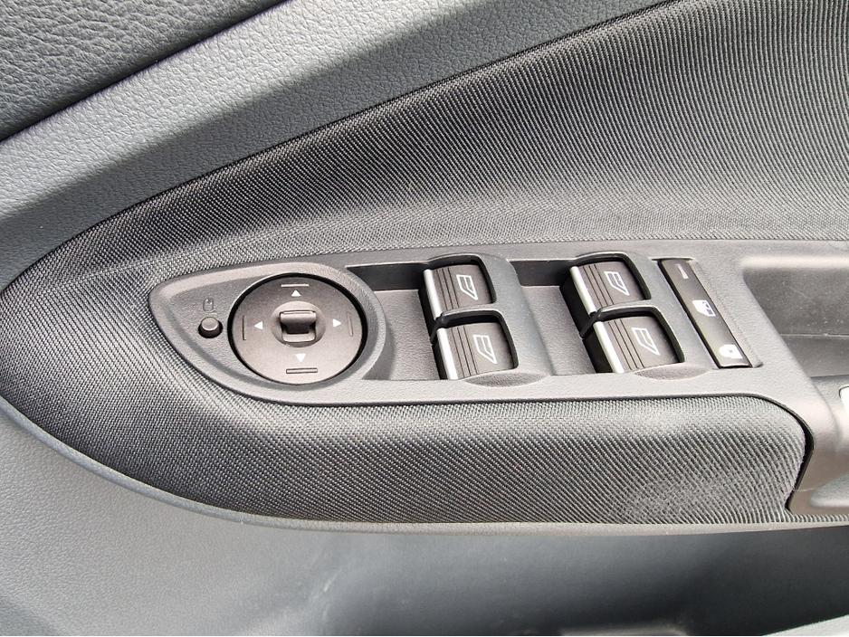 2015 Ford C-Max - image 21