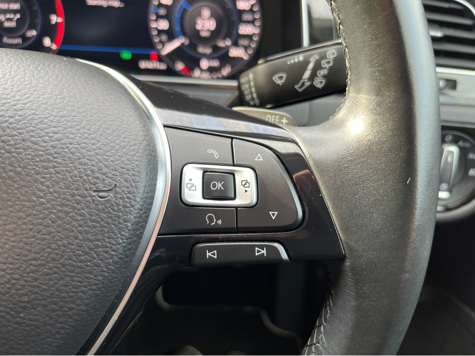 2017 Volkswagen Golf HIGHLINE AUTOMATIC 1.4 PETROL //HIGH SPEC//REVERSE CAMERA//KEYLESS ENTRY//BLIND SPOT WARNING//ADAPTIVE CRUISE CONTROL// €16,950