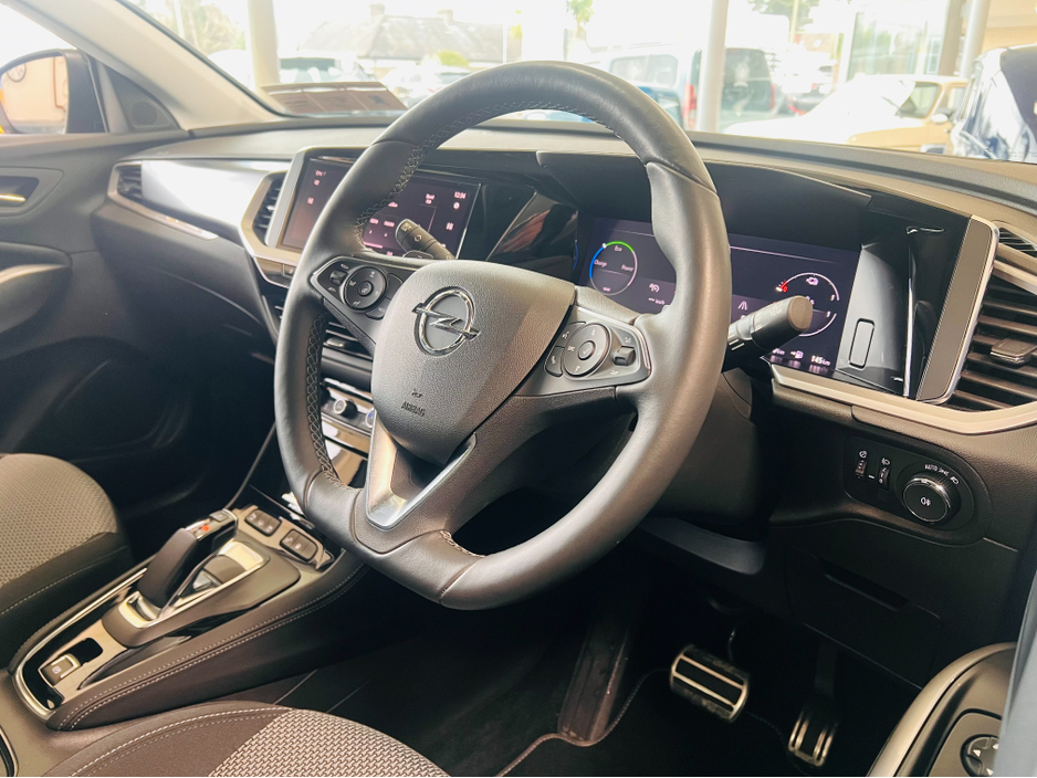 2023 Opel Grandland OPEL EDITION Plug In Hybrid As New Only 8000 Kms Huge Spec Now On Sale www.bolands.ie Est.1955 €28,950