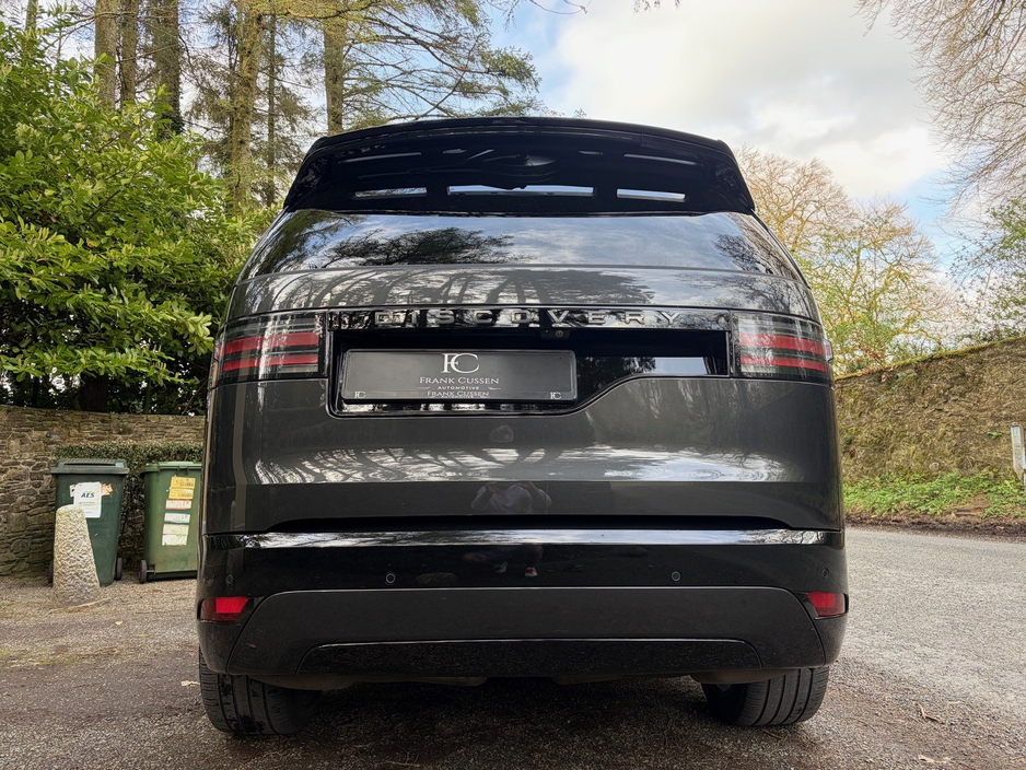 2024 Land Rover Discovery - image 5