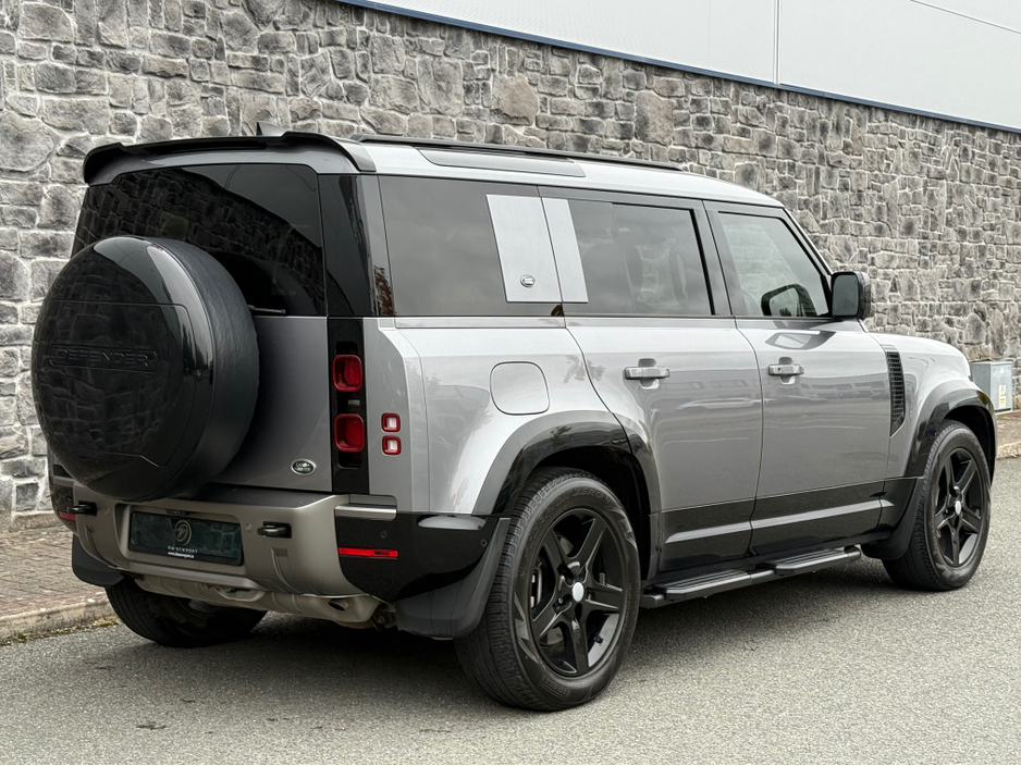 2021 Land Rover Defender - image 13