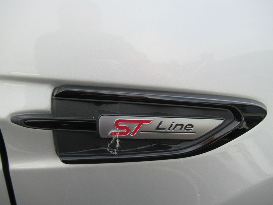 2019 Ford Kuga - image 5