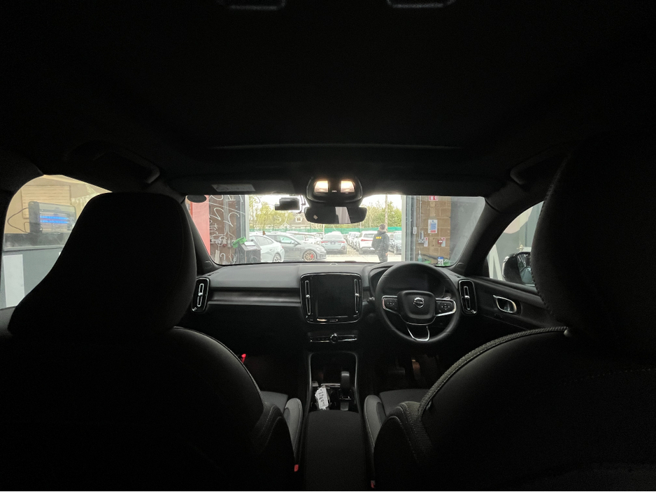 2022 Volvo XC40 - image 18