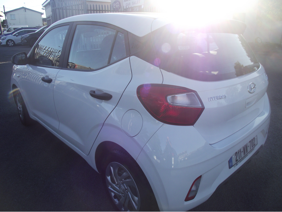 2021 Hyundai i10 - image 5