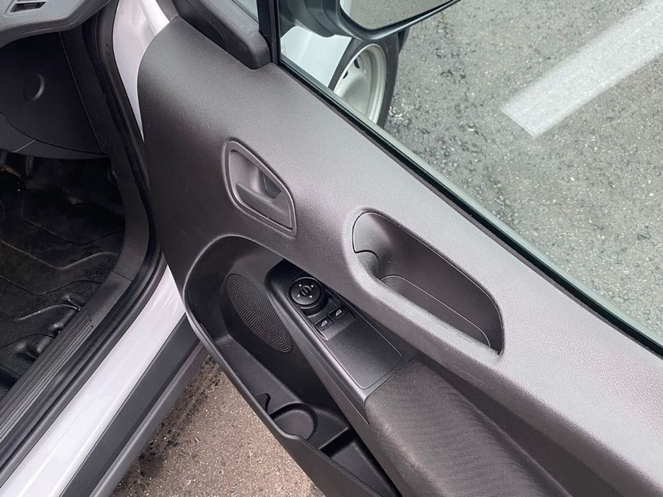 2022 Ford Transit Courier Base 1.5TD 75PS M6 2DR €11,000