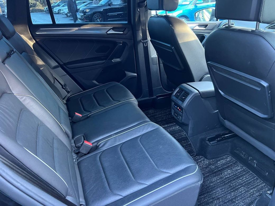 2018 Volkswagen Tiguan R-LINE 2.0 TDI 4MOTION // BLACK EDITION // HEADS-UP DISPLAY // 360 SURROUND PARKING CAMERAS €28,950