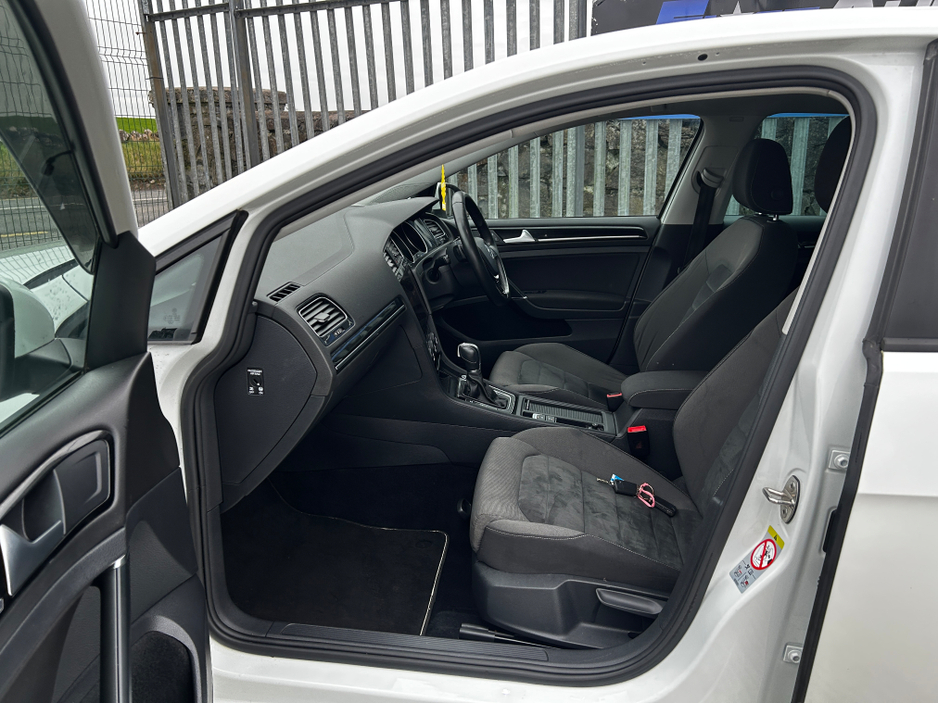 2017 Volkswagen Golf - image 13