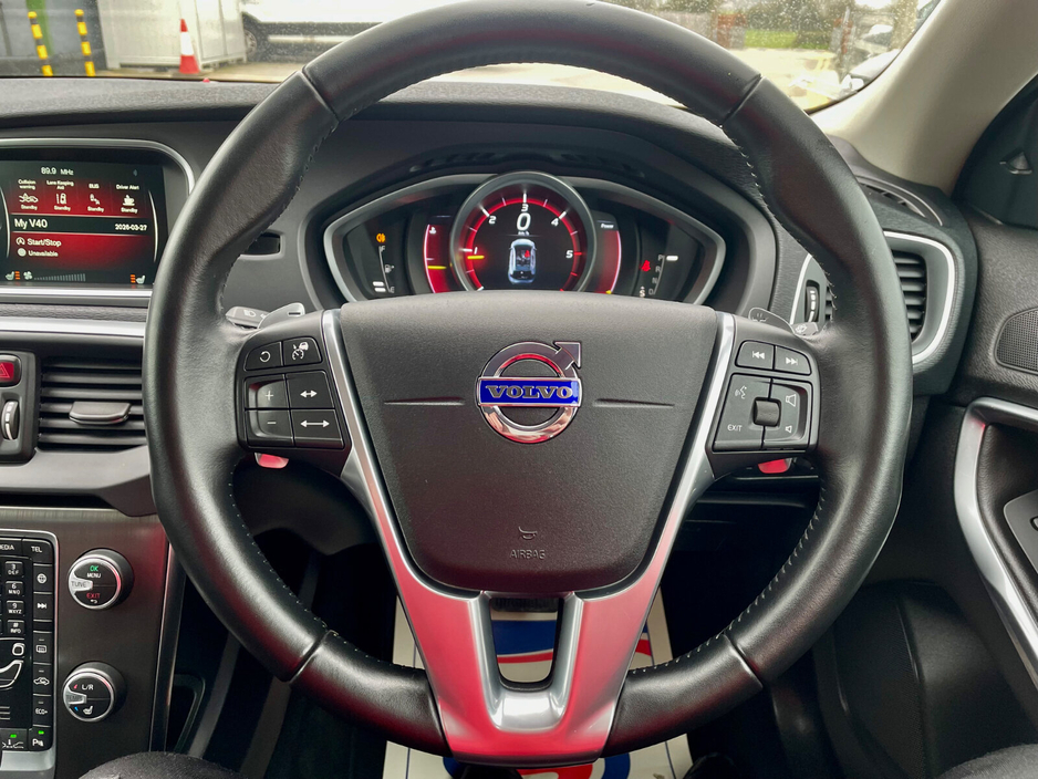 2016 Volvo V40 - image 27