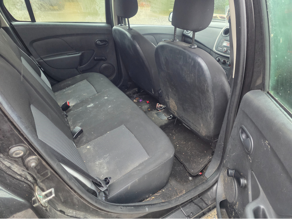 2016 Dacia Logan - image 3