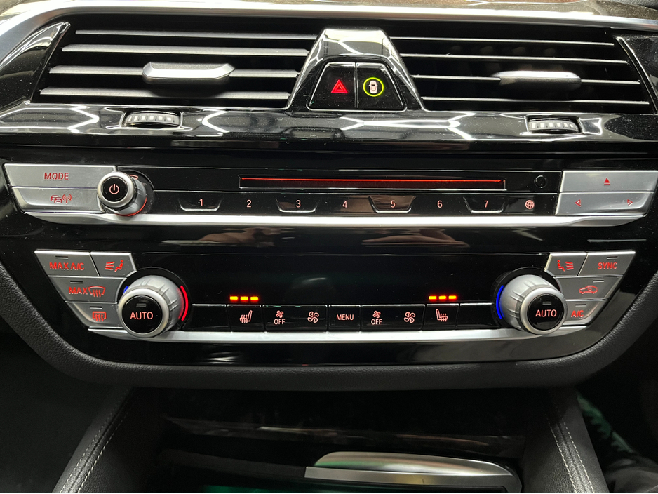 2019 BMW 5 Series - image 24