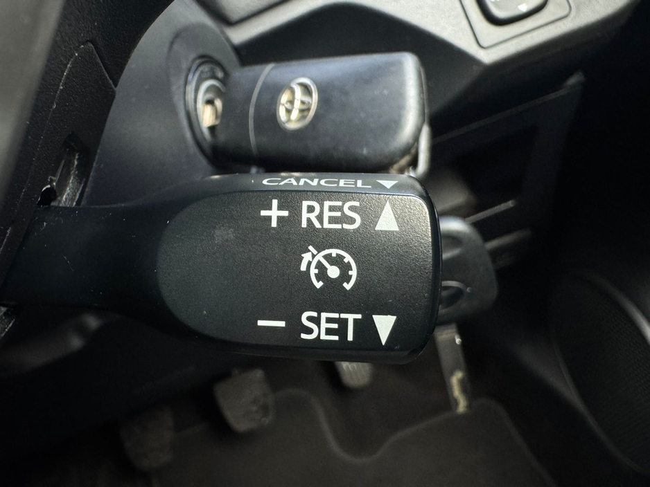 2016 Toyota Yaris - image 21