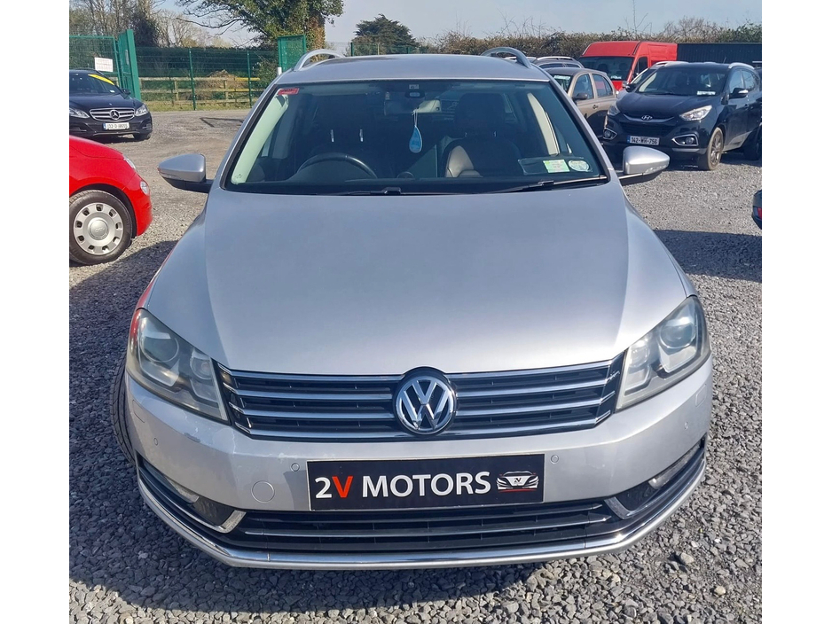 2011 Volkswagen Passat - image 6