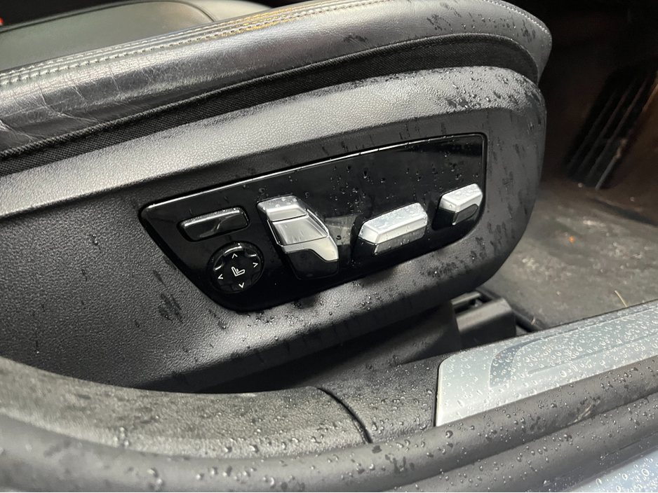 2017 BMW 7 Series - image 13