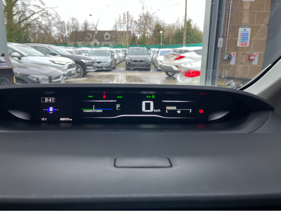 2020 Honda Stepwagon - image 25