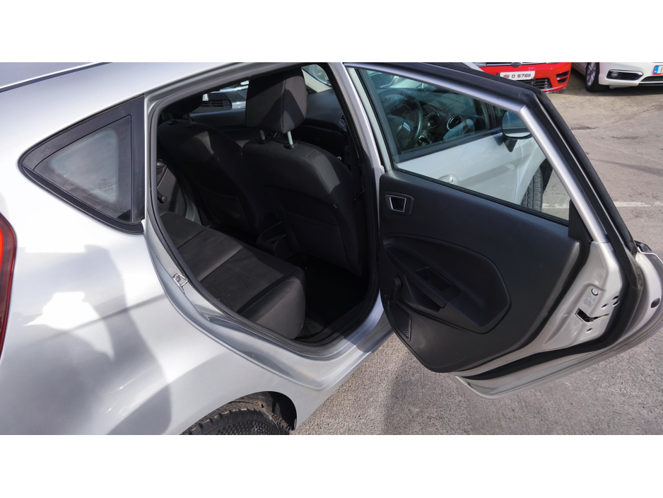 2017 Ford Fiesta - image 9