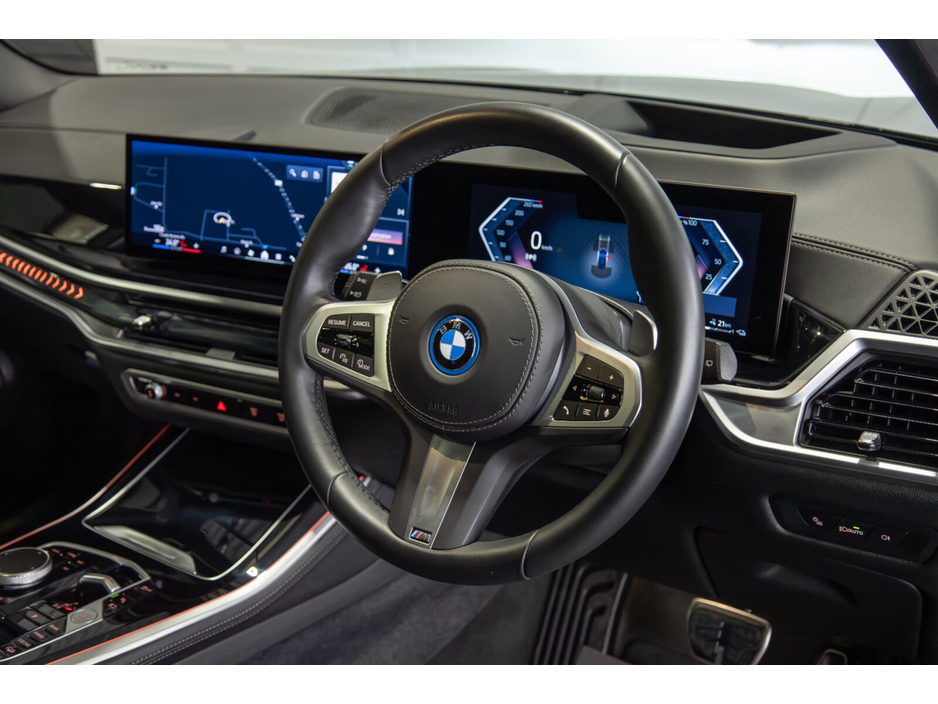 2025 BMW X5 - image 9