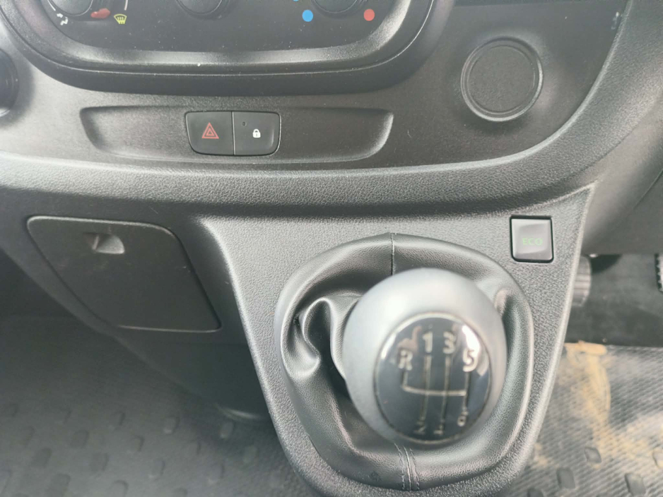 2018 Renault Trafic - image 12