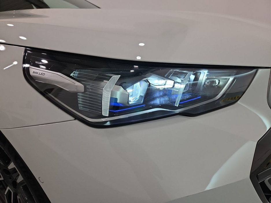 2024 BMW 5 Series - image 21