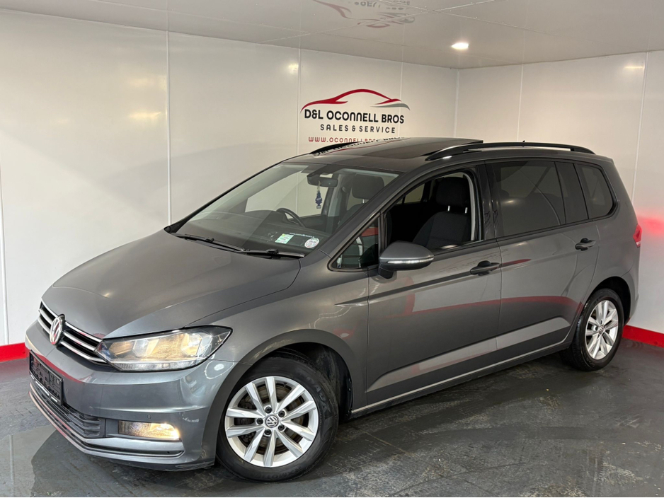 2017 Volkswagen Touran - image 2