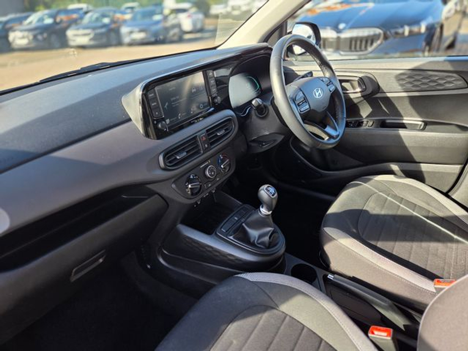 2023 Hyundai i10 - image 10