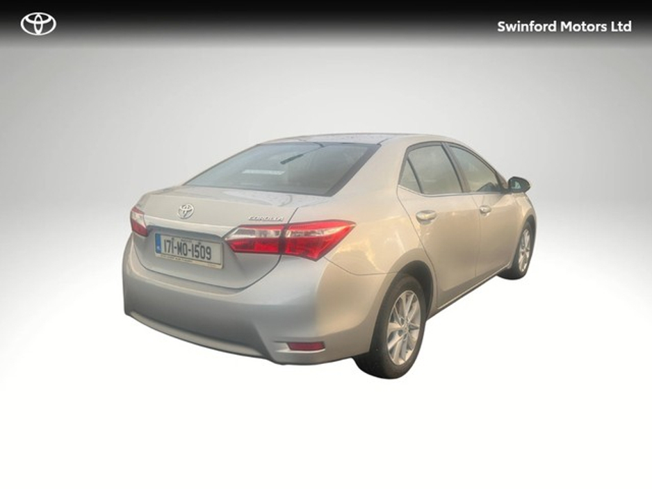 2017 Toyota Corolla - image 2