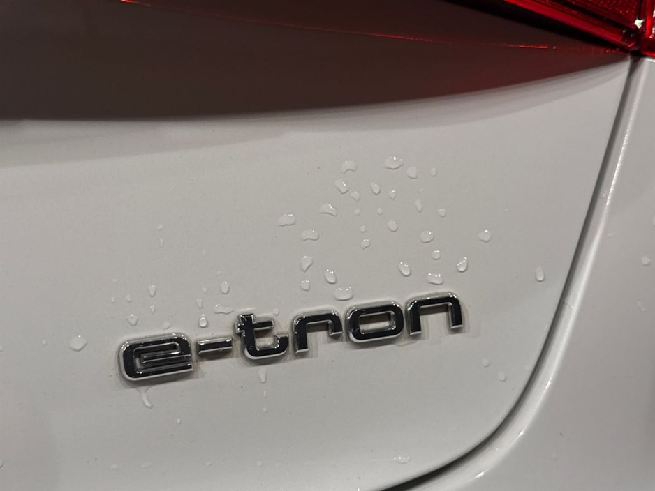 2017 Audi A3 E-TRON 1.4L TFSI HYBRID AUTOMATIC - ELECTRIC SEATS - CRUISE CONTROL - REVERSE CAMERA - PARKING SENSORS €18,950