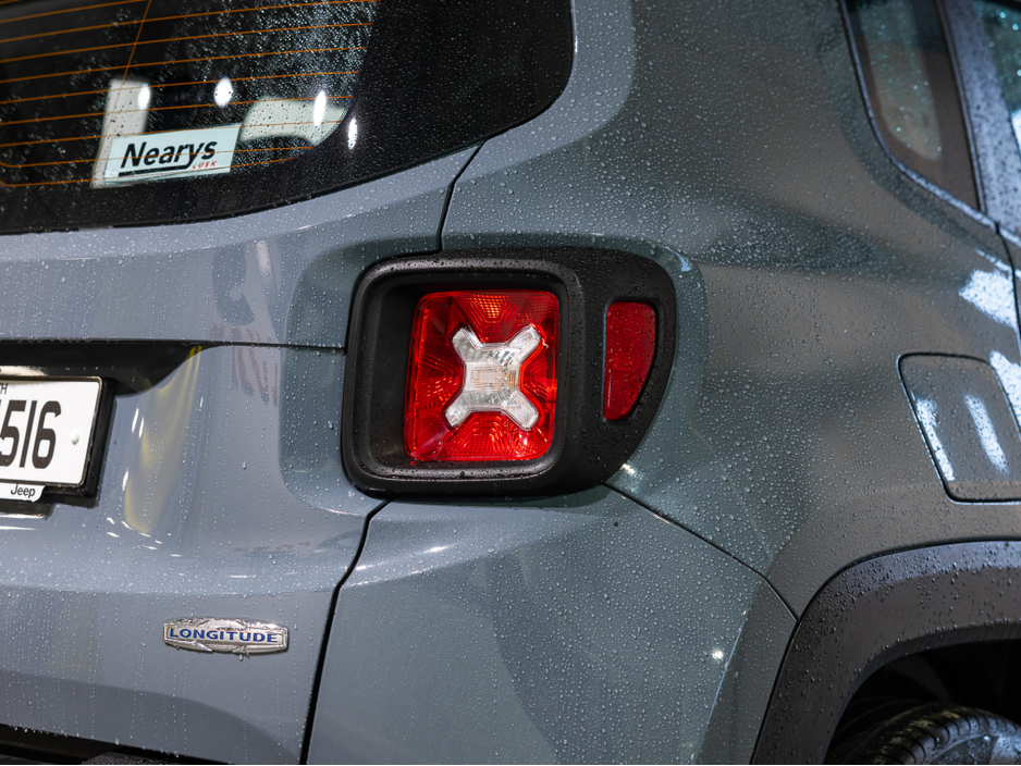 2015 Jeep Renegade - image 9