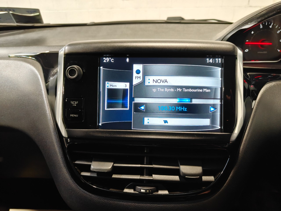 2014 Peugeot 208 - image 21