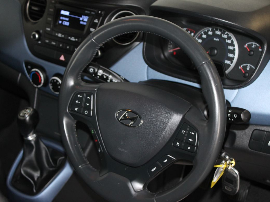 2015 Hyundai i10 - image 11