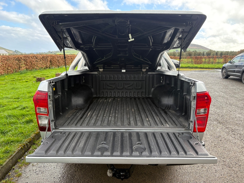 2014 Isuzu D-MAX - image 9