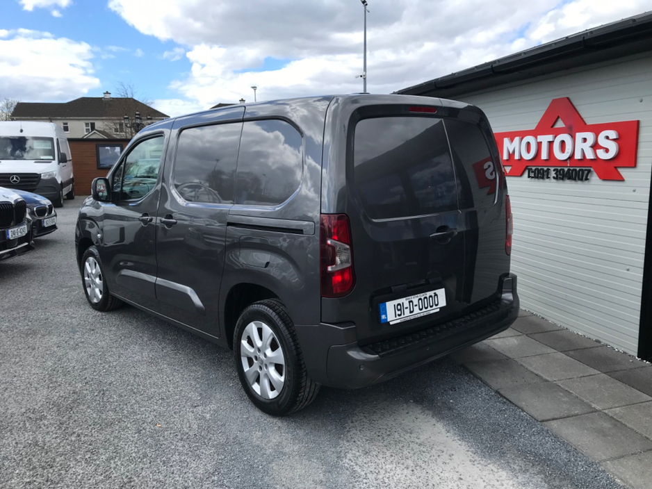 2019 Vauxhall Combo - image 17