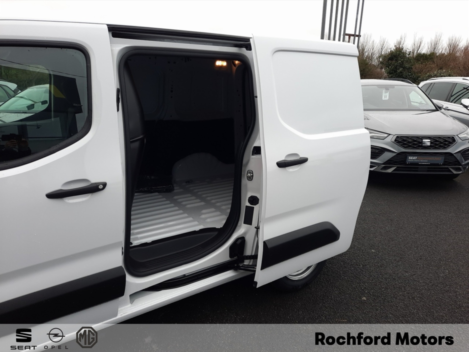 2026 Opel Combo L1H1 Komfort 1.5D 100HP €21,050