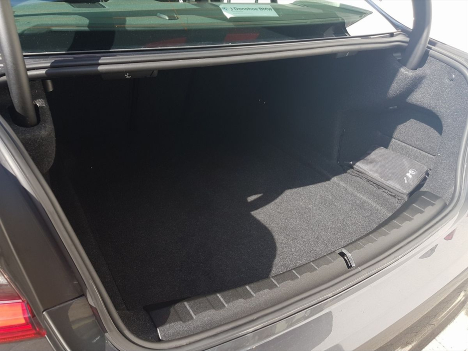 2021 BMW 3 Series - image 12