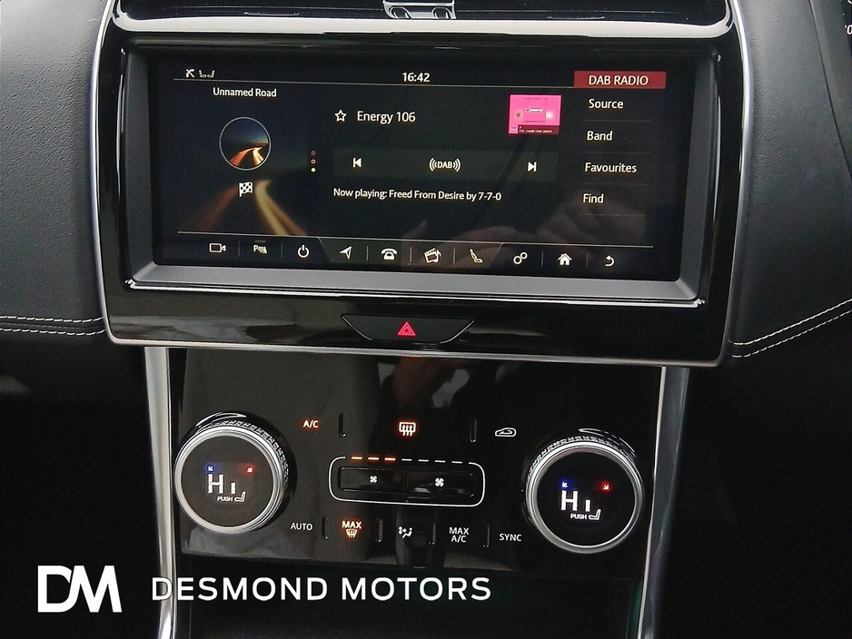 2019 Jaguar XE - image 11