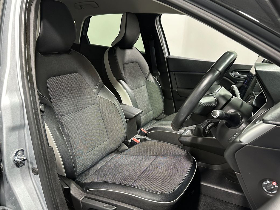 2020 Renault Captur - image 10