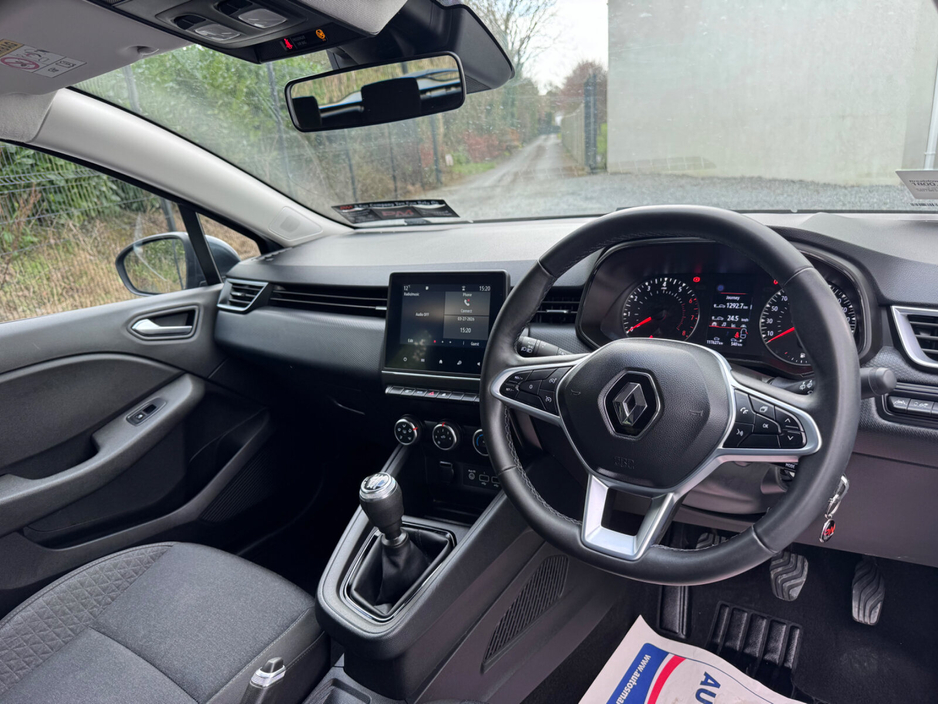 2022 Renault Clio - image 12