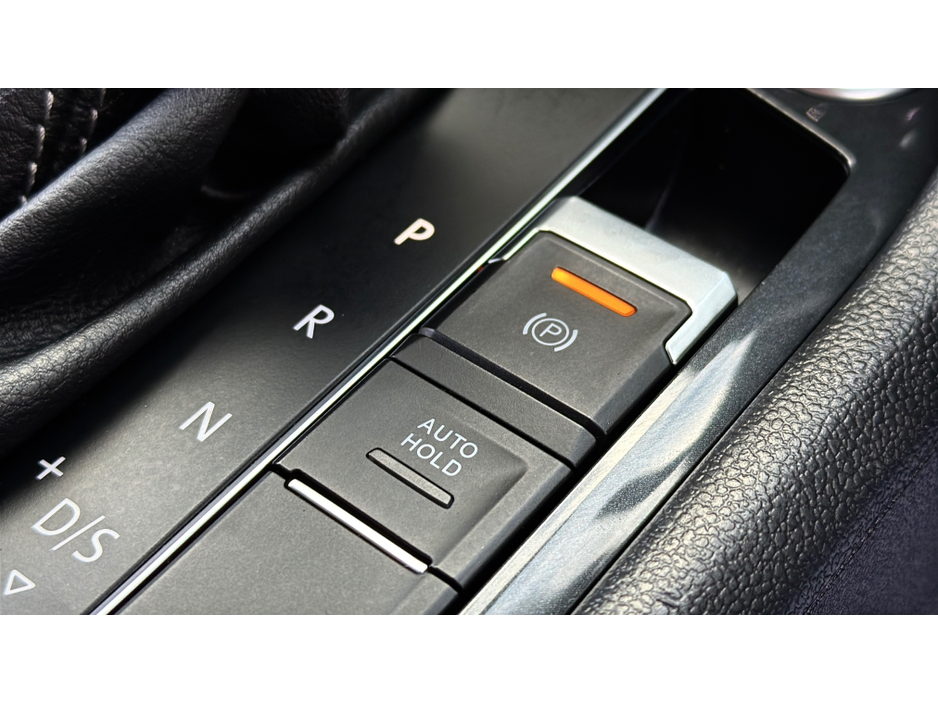 2018 Volkswagen Tiguan - image 29