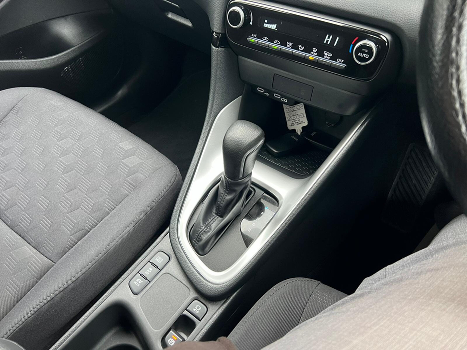 2025 Toyota Yaris Yaris Hybrid Luna €23,750