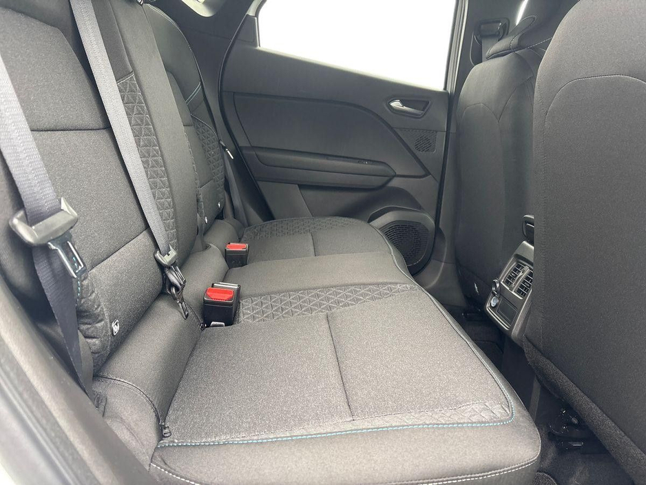 2026 Renault Captur - image 11