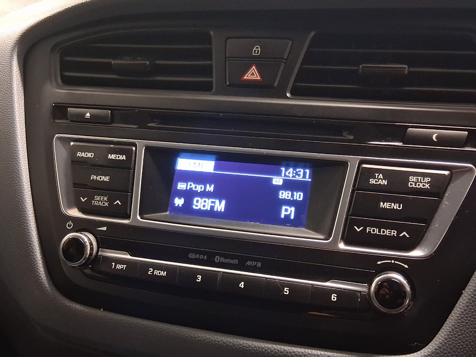 2016 Hyundai i20 - image 10