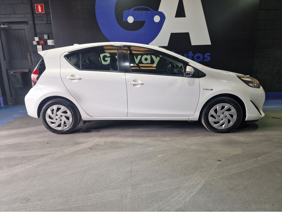 2018 Toyota Aqua - image 11