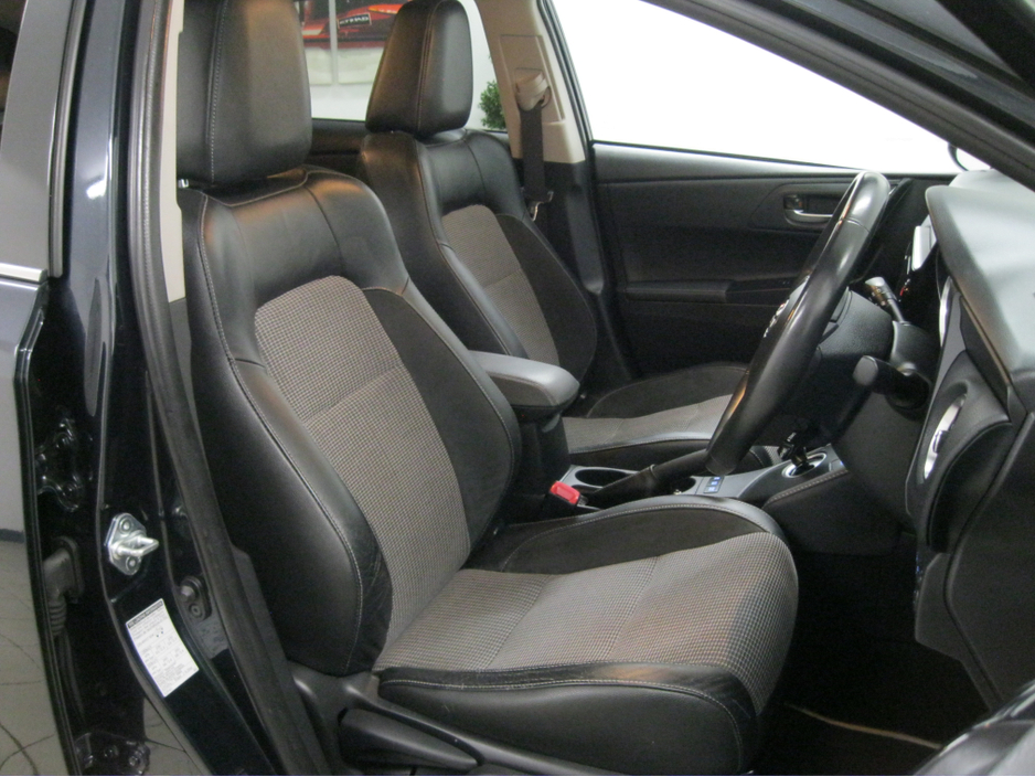 2016 Toyota Auris - image 16