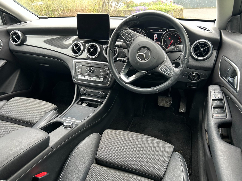 2018 Mercedes-Benz 180 - image 13